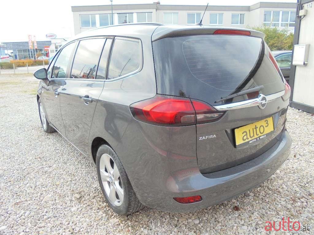 2012' Opel Zafira photo #3