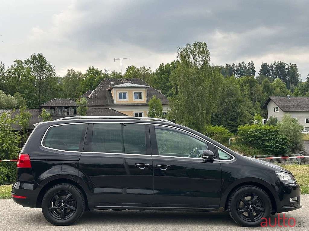 2011' Volkswagen Sharan photo #6