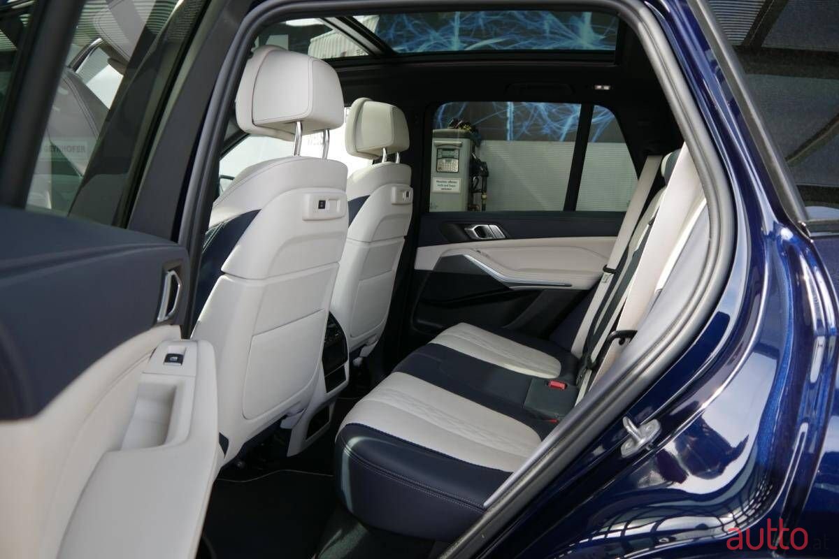 2022' BMW X5 photo #5