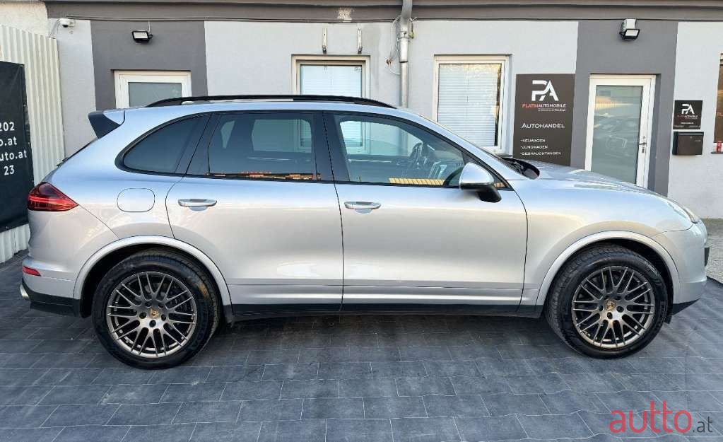 2017' Porsche Cayenne photo #3