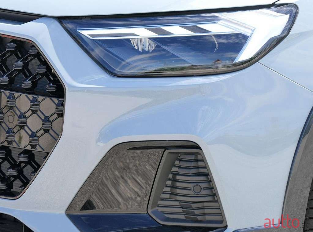 2022' Audi A1 photo #2