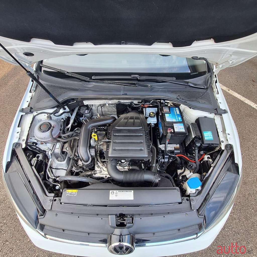 2018' Volkswagen Golf photo #6