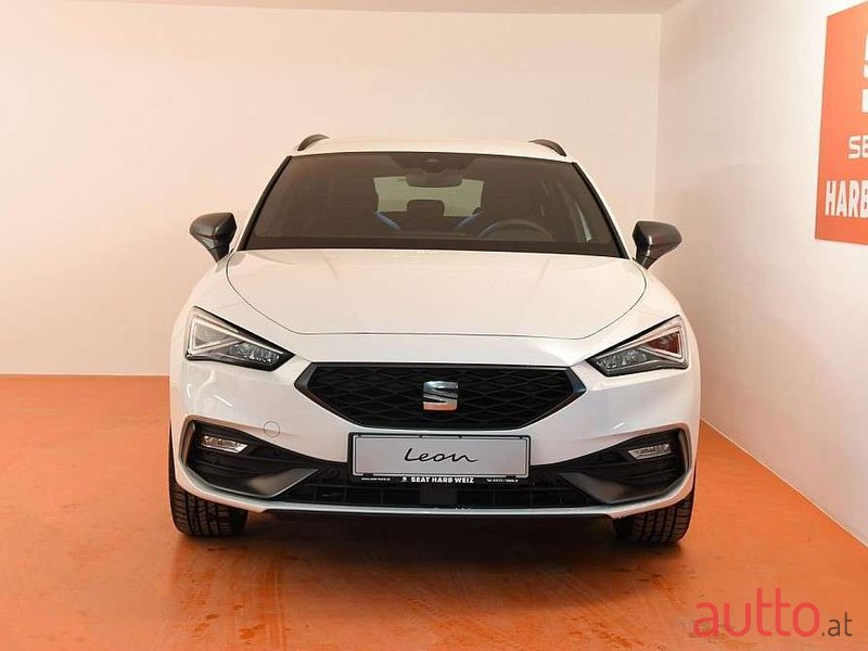 2022' SEAT Leon photo #2