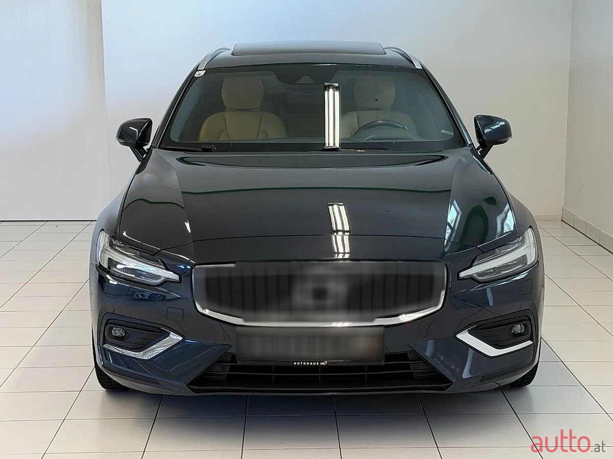 2019' Volvo V60 photo #2