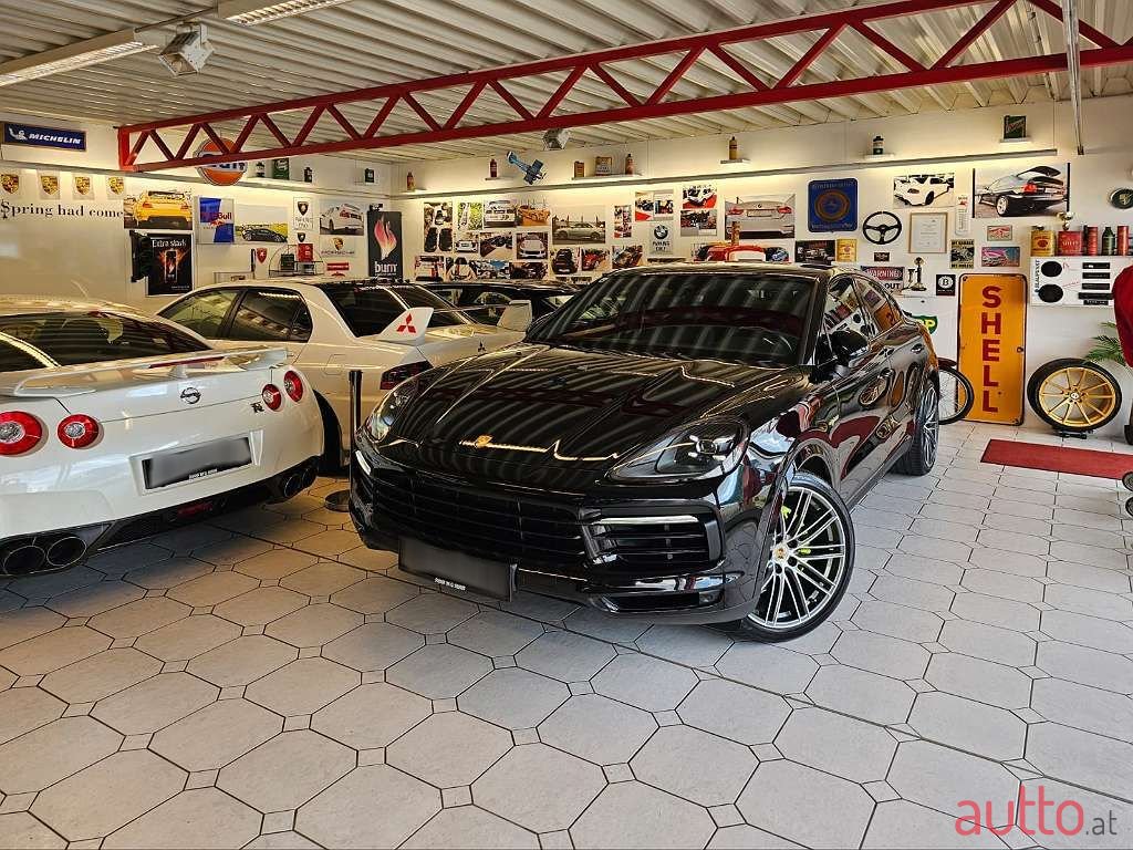 2019' Porsche Cayenne photo #2