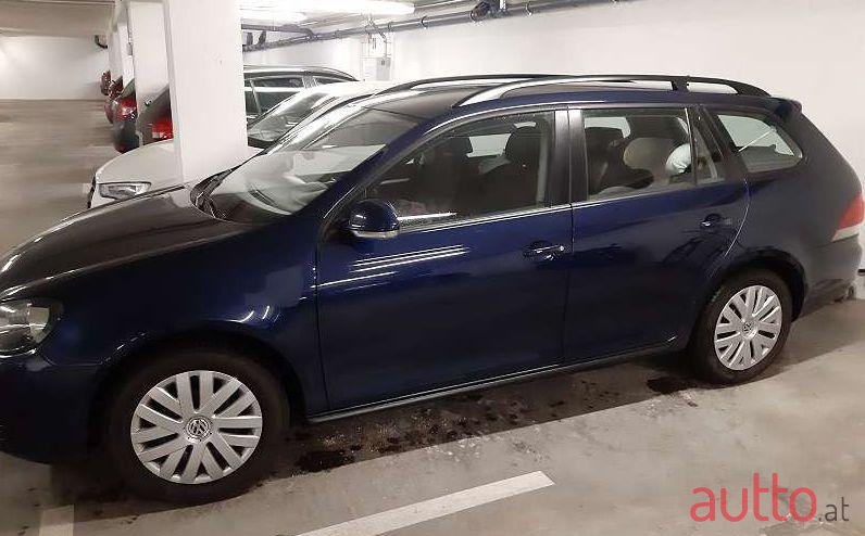 2011' Volkswagen Golf photo #1