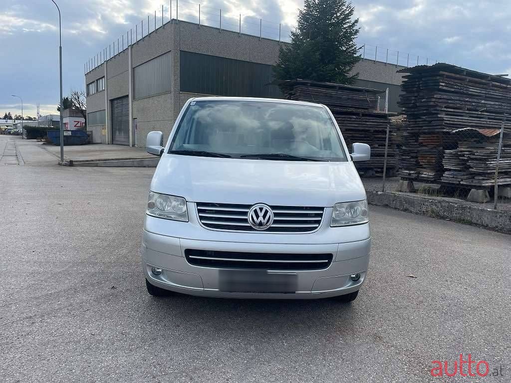 2008' Volkswagen Multivan photo #1