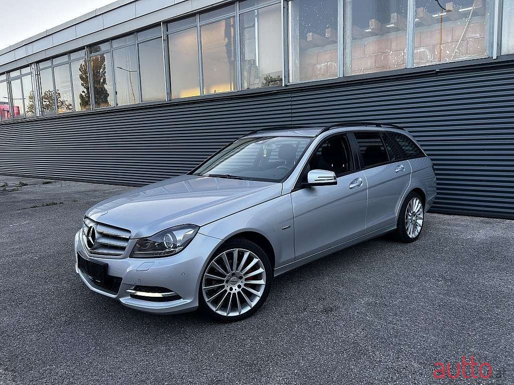 2011' Mercedes-Benz C-Klasse photo #4