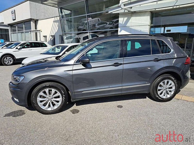 2017' Volkswagen Tiguan photo #2