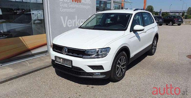 2019' Volkswagen Tiguan photo #3