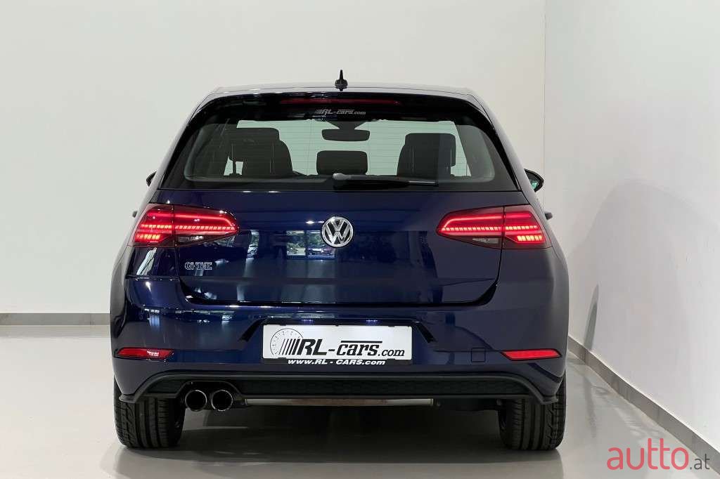 2017' Volkswagen Golf photo #3