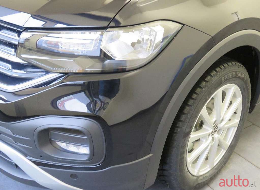 2023' Volkswagen T-Cross photo #2