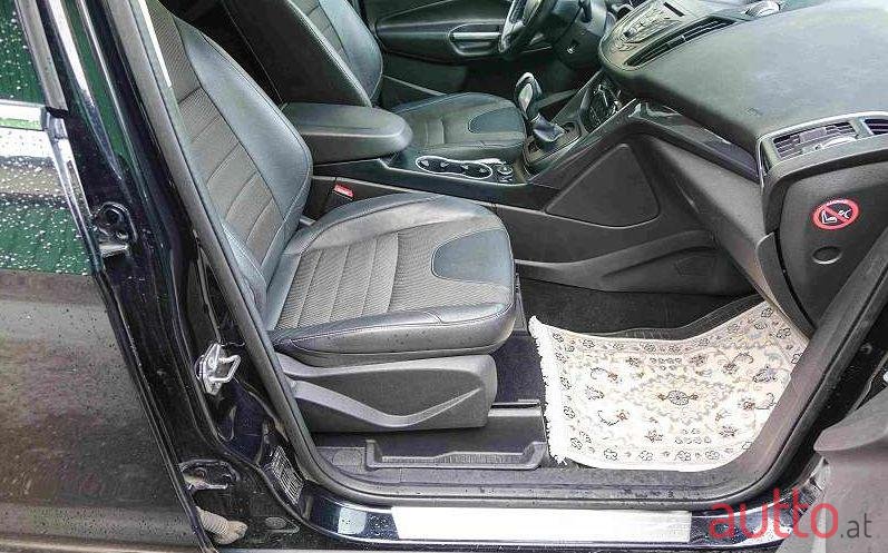 2016' Ford Kuga photo #1