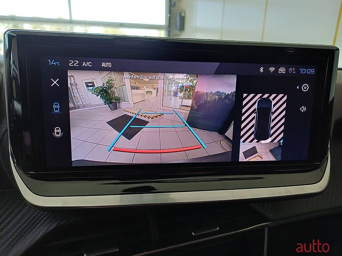 2023' Peugeot 2008 photo #3