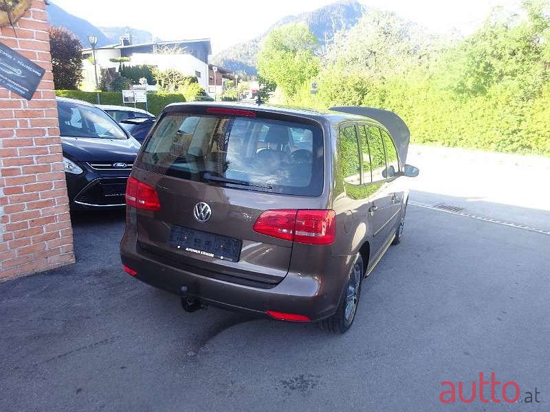 2012' Volkswagen Touran photo #5
