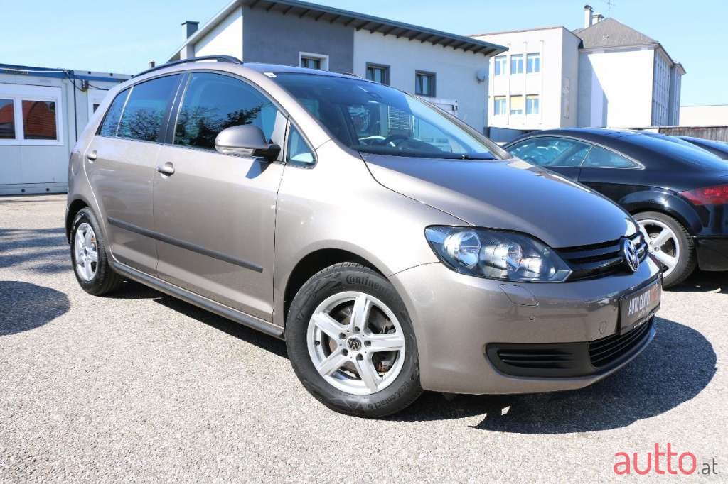 2012' Volkswagen Golf photo #1