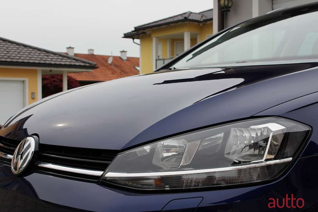 2020' Volkswagen Golf photo #5