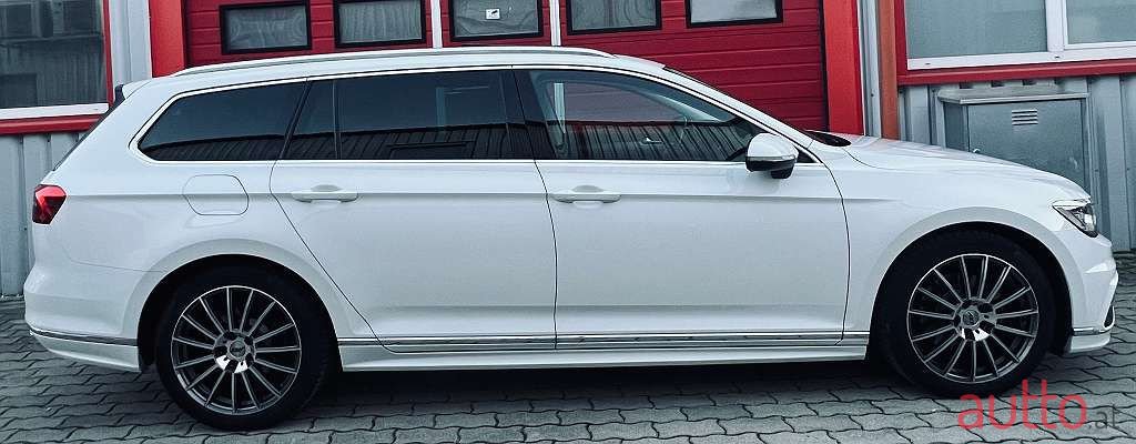 2017' Volkswagen Passat photo #5