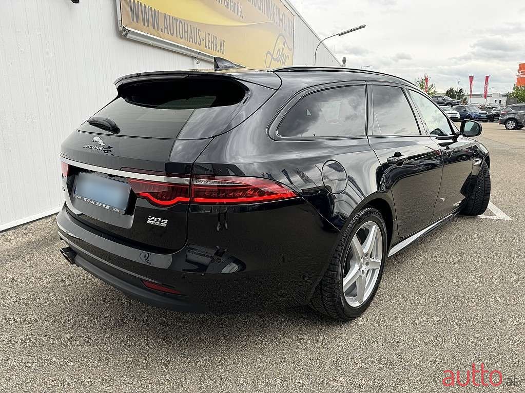 2019' Jaguar XF photo #3