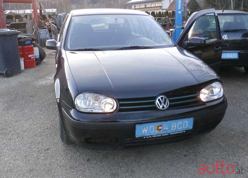 2001' Volkswagen Golf photo #3