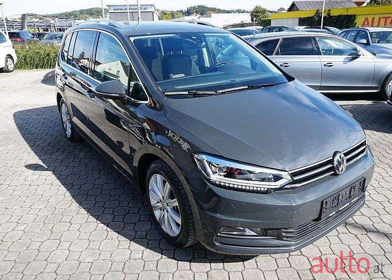 2016' Volkswagen Touran photo #1