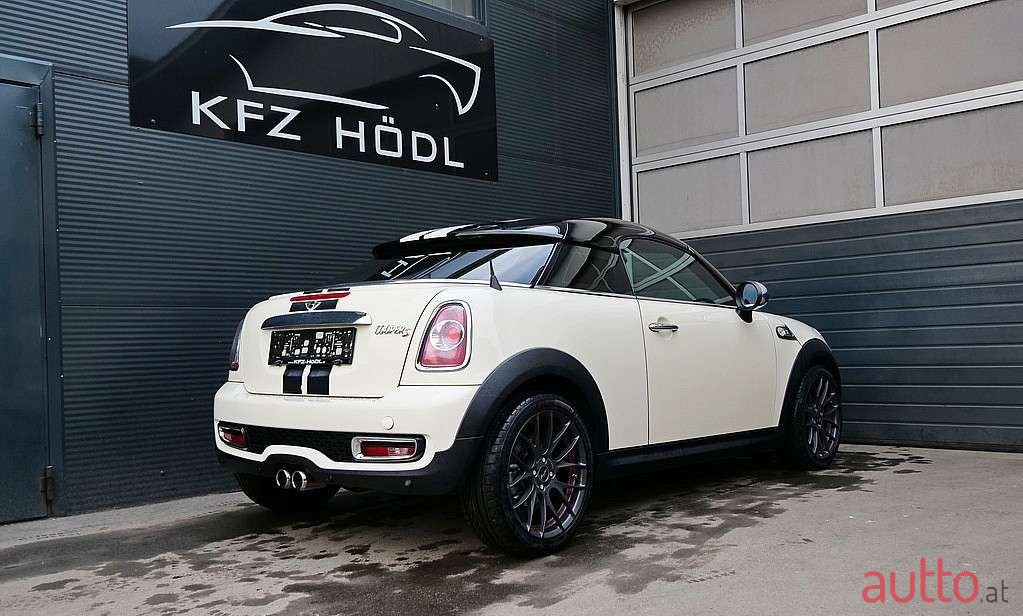 2011' MINI Coupé photo #1