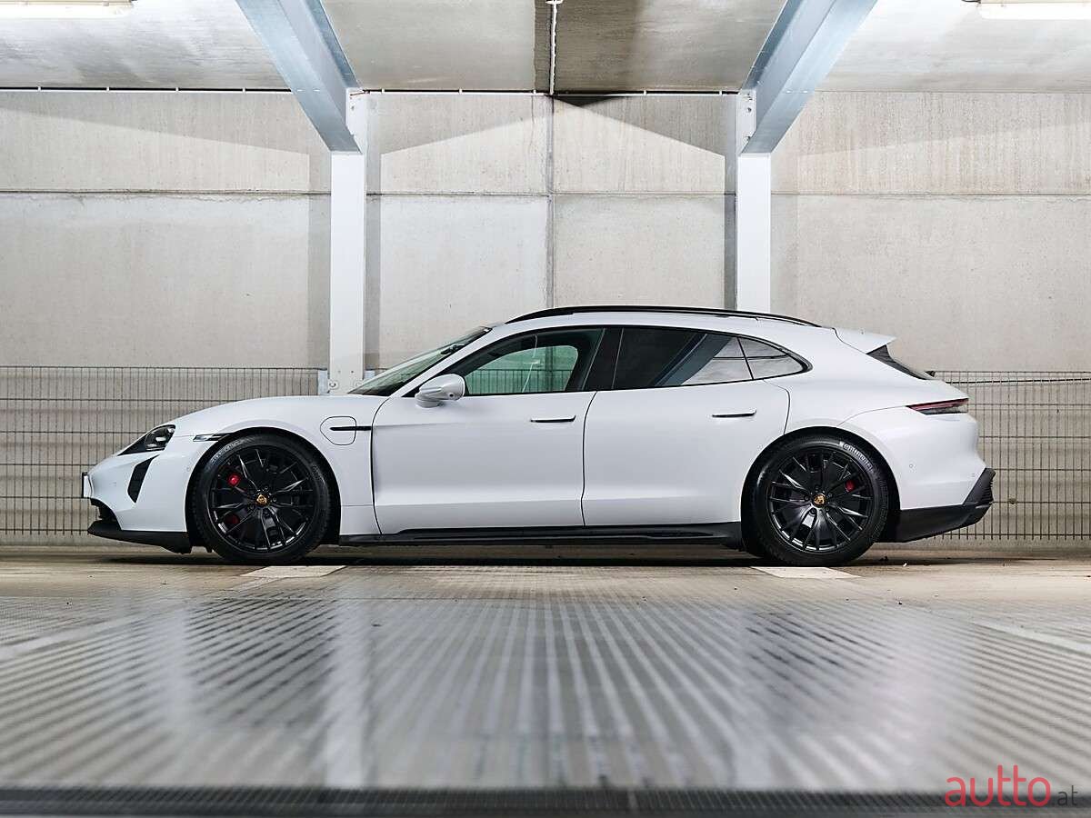 2022' Porsche Taycan photo #5