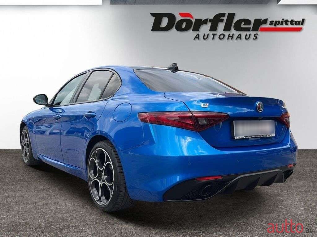 2022' Alfa Romeo Giulia photo #3