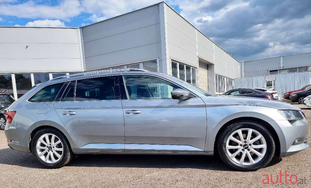 2018' Skoda Superb photo #4