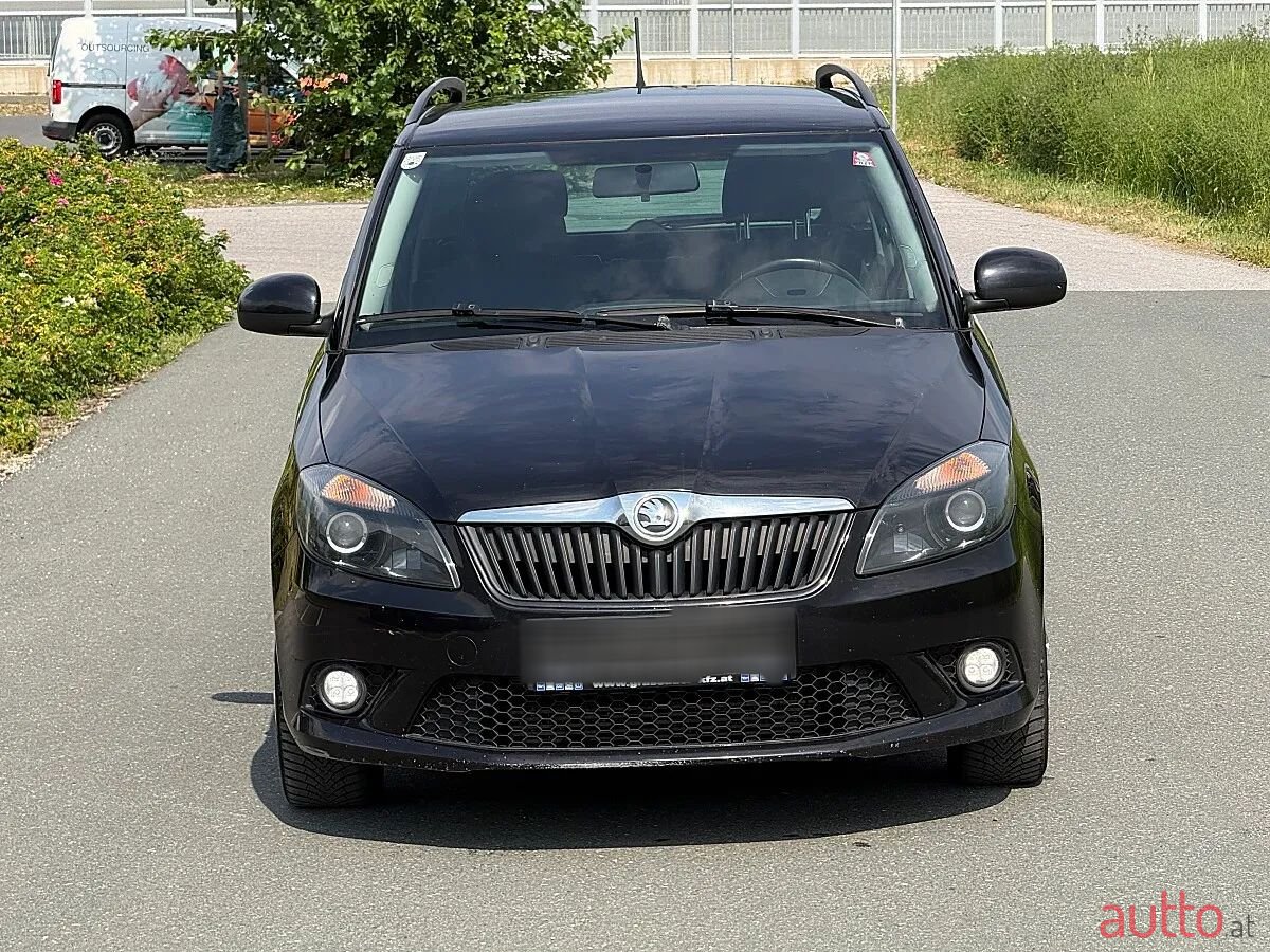 2014' Skoda Fabia photo #2