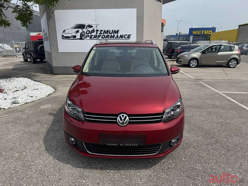 2012' Volkswagen Touran photo #3