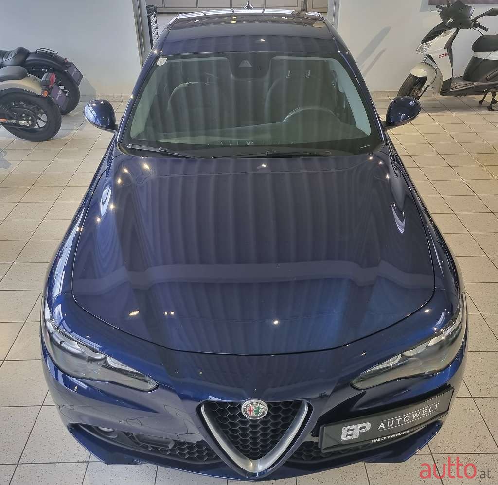 2017' Alfa Romeo Giulia photo #2