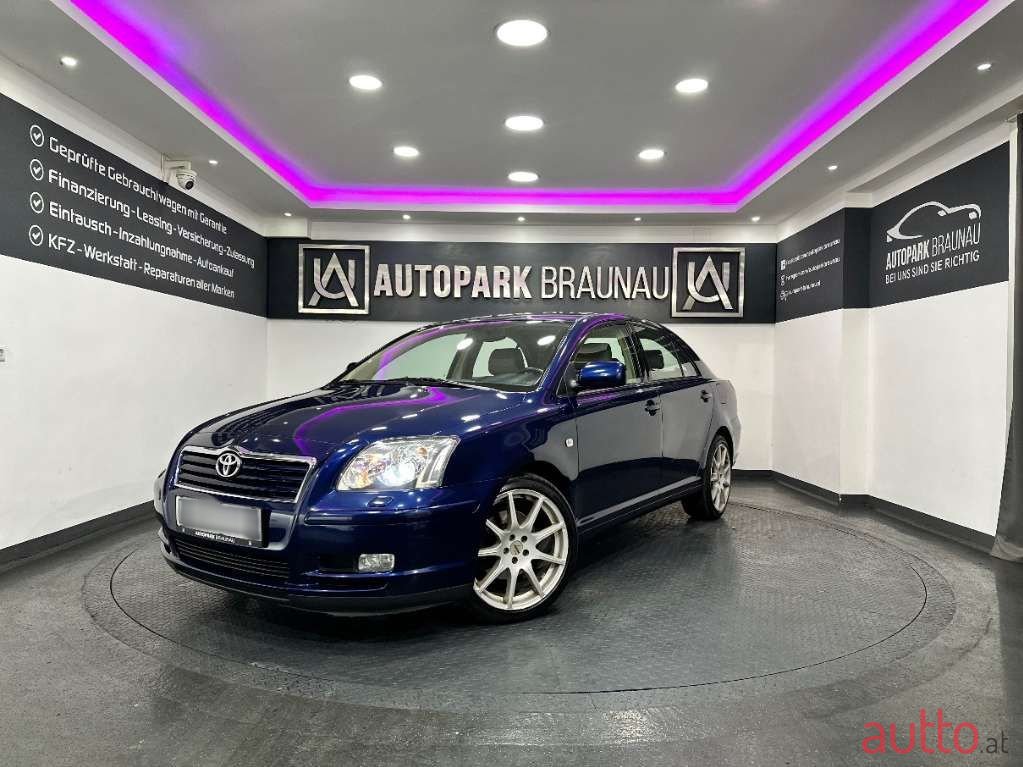 2004' Toyota Avensis photo #1