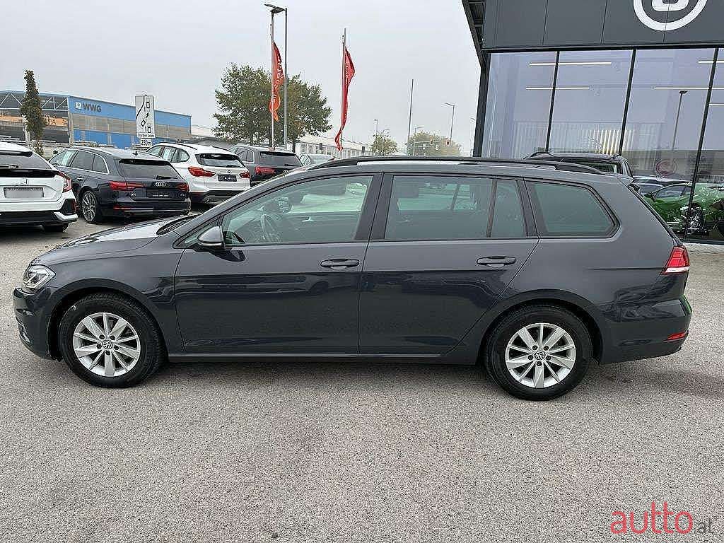 2017' Volkswagen Golf photo #2