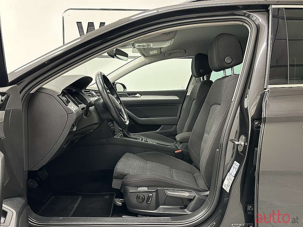 2021' Volkswagen Passat photo #6