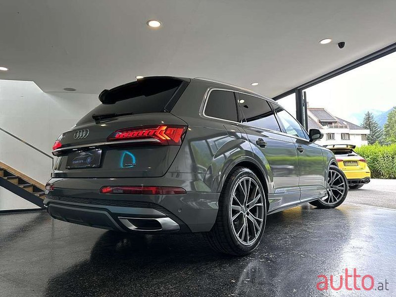 2019' Audi Q7 photo #2