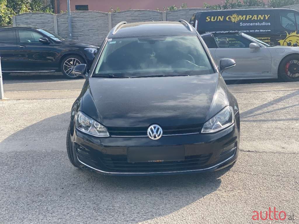 2017' Volkswagen Golf photo #2