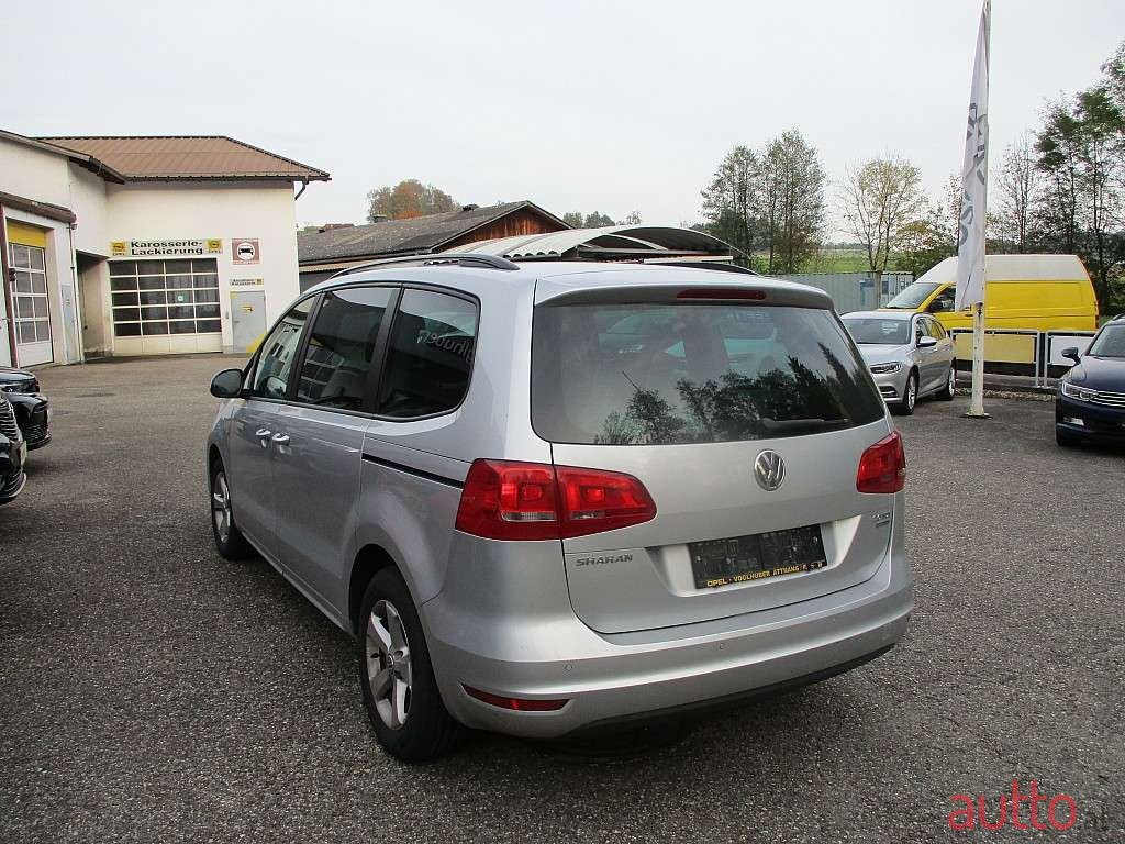 2011' Volkswagen Sharan photo #4