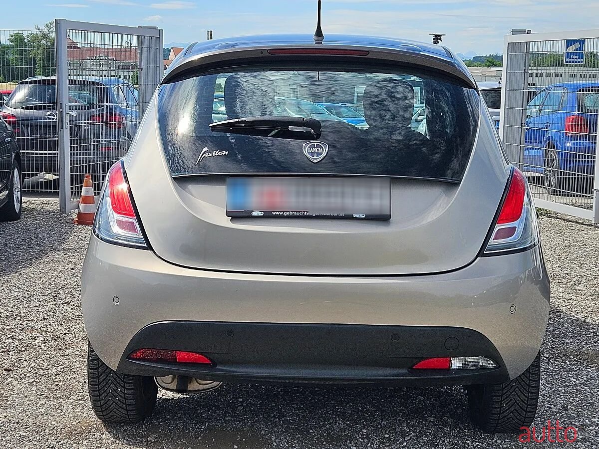 2012' Lancia Ypsilon photo #5