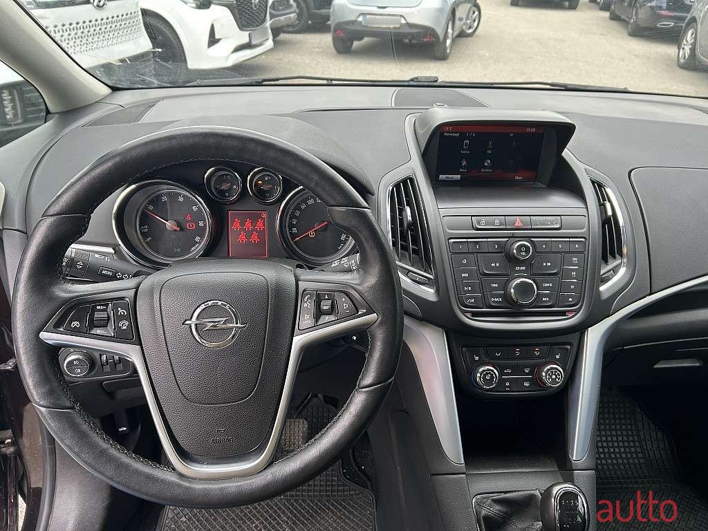 2015' Opel Zafira photo #5