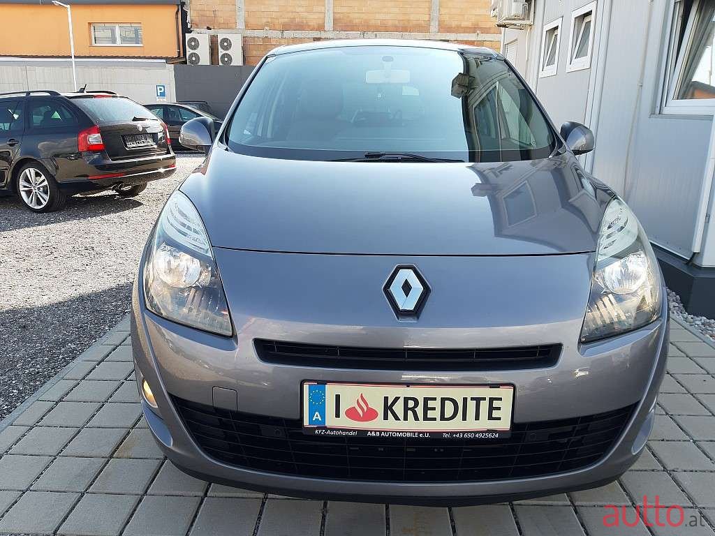 2011' Renault Grand Scenic photo #2