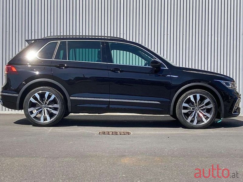 2023' Volkswagen Tiguan photo #5