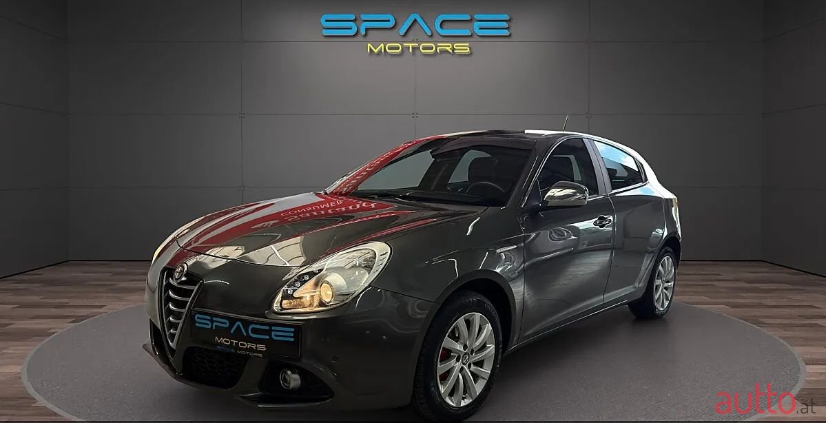 2015' Alfa Romeo Giulietta photo #1