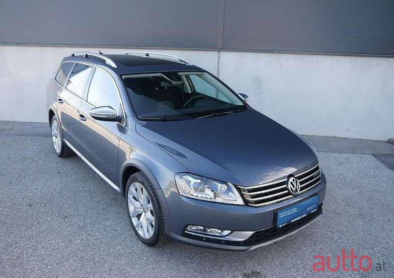 2012' Volkswagen Passat photo #1