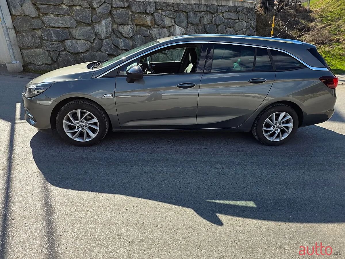 2022' Opel Astra photo #3