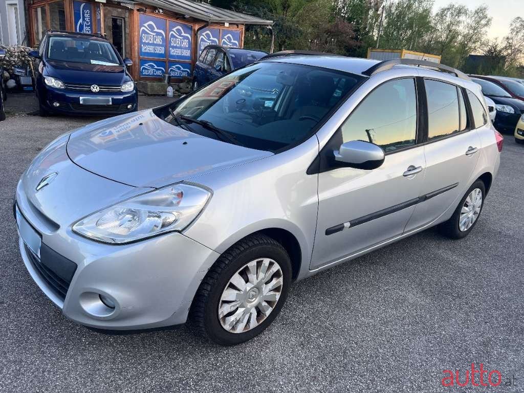 2011' Renault Clio photo #3