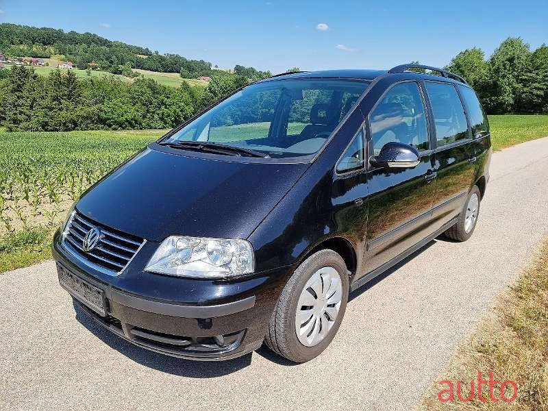 2009' Volkswagen Sharan photo #1