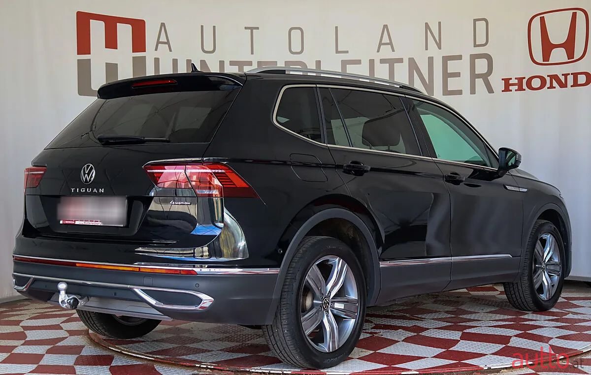 2023' Volkswagen Tiguan Allspace photo #2