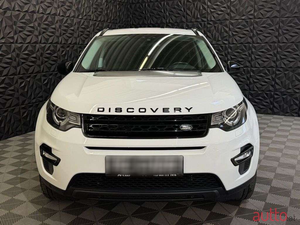 2017' Land Rover Discovery Sport photo #3
