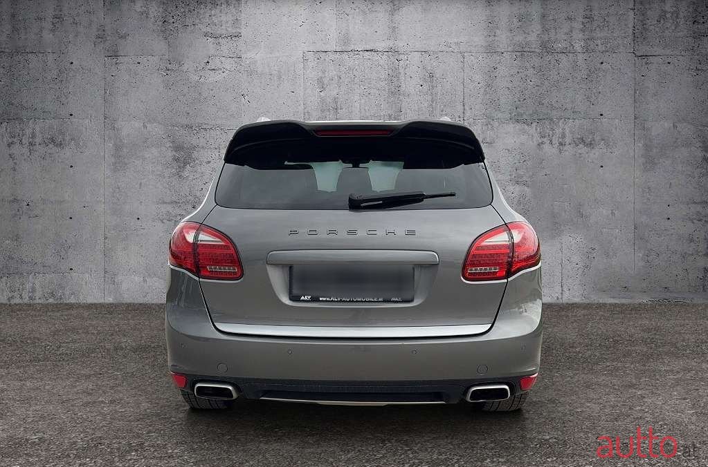 2011' Porsche Cayenne photo #6